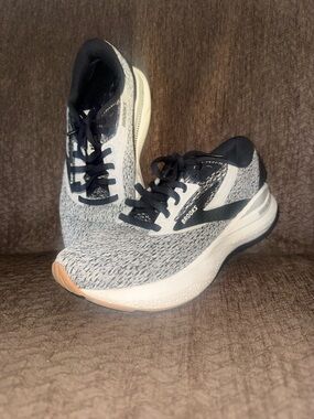 Brooks Neutral-Gray Knit Running Shoes with Black Accents
